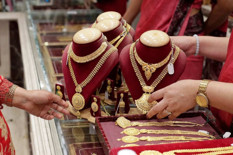 Gold price drops further, silver sees slight increase