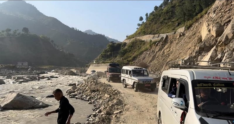 BP Highway obstructed; vehicles put on hold