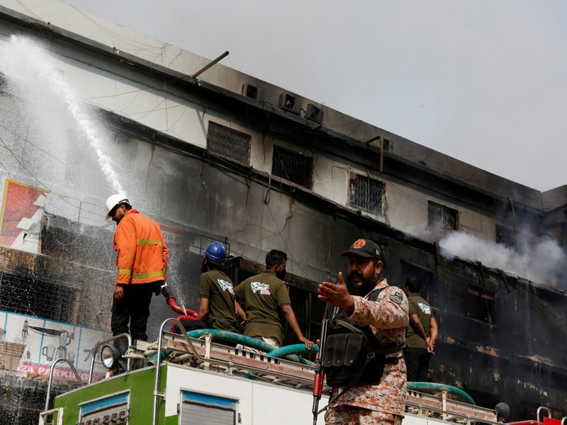 Death toll from shopping mall fire in southern Pakistan rises to 14