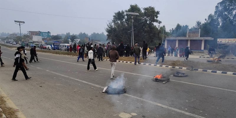 Twelve injured as two sides clash in Dhanusha