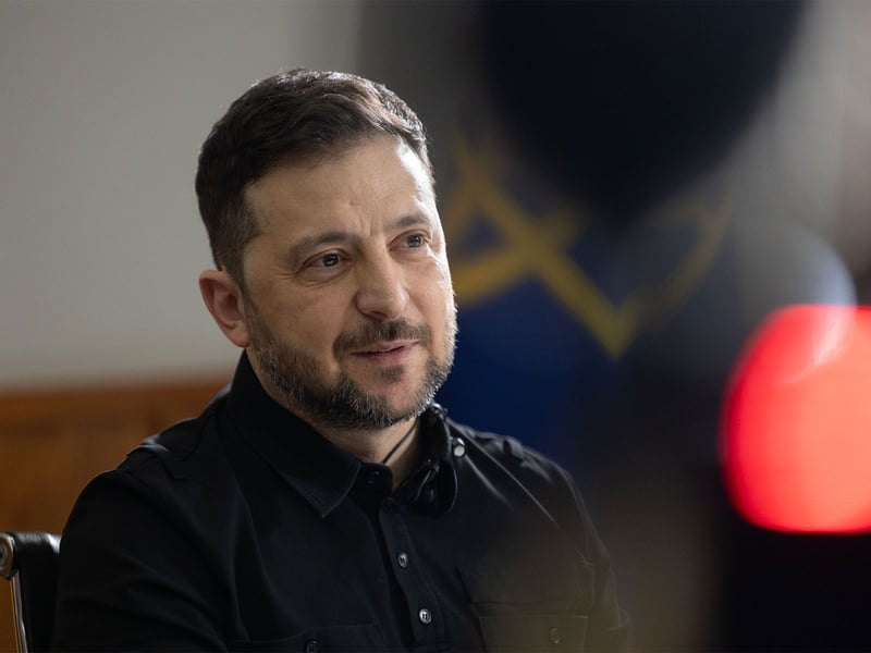 Zelensky arrives in Romania ahead of visit to France