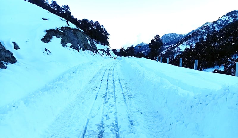 Over 220 passengers stranded along Mid-Hill highway rescued