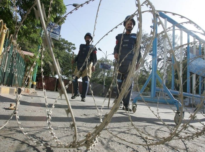 Pakistan: Several injured in clashes between police, protesters near US Consulate in Karachi
