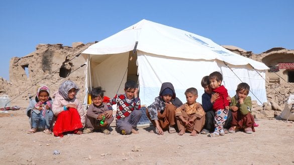 भूकम्प पछि २५ हजार अफगानी बालबालिका अस्थायी शिविरमा
