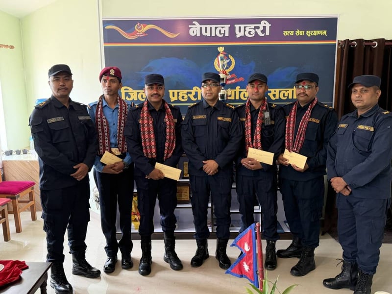 सर्लाहीमा सब-इन्जिनियर हत्या प्रकरणको सफल अनुसन्धान गरेका ४ प्रहरी पुरस्कृत