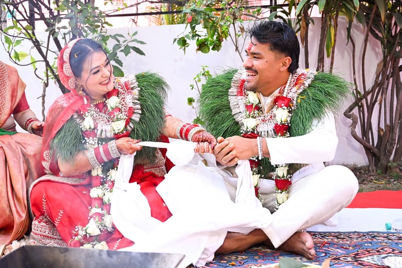 विवाह बन्धनमा बाँधिए करण र वर्षा