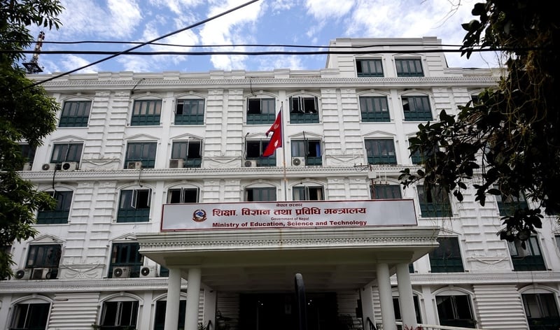 ठगी बढेपछि शिक्षा मन्त्रालयको अनुरोध- मान्यता प्राप्त संस्थामार्फत मात्र परामर्श लिनू