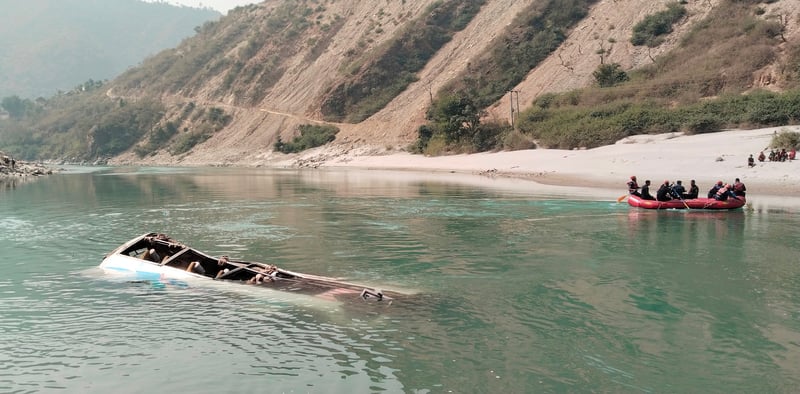 रामेछाप बस दुर्घटना अपडेट : १२ जनाको मृत्यु