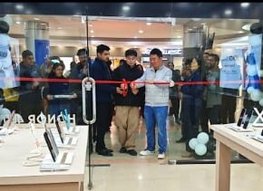 होनोरले सिटी सेन्टरमा उद्घाटन गर्यो आफ्नो पहिलो शोरूम