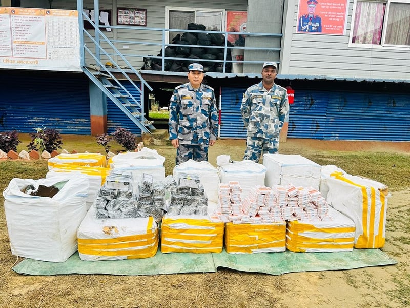 पाल्हीनन्दनबाट साढे १७ लाखको मोबाइलका सामान बरामद