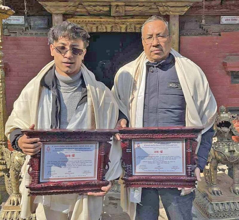 गायक उजं र मूर्तिकार ज्ञानबहादुर सम्मानित