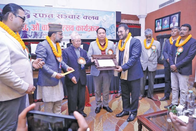 जनताको पक्षमा लेख्न डराउन नहुने