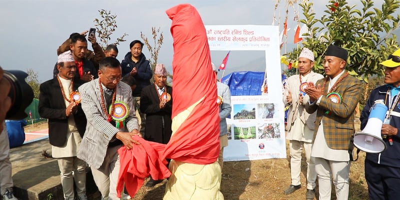 केन्जोको प्रतिमा निर्माण
