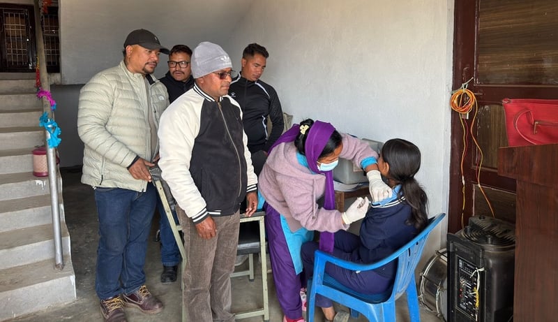 सल्यानमा दुई हजार ६६९ किशोरीलाई एचपिभी खोप लगाइने