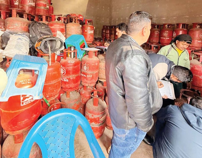 निगमले नै दिन थाल्यो ग्यास