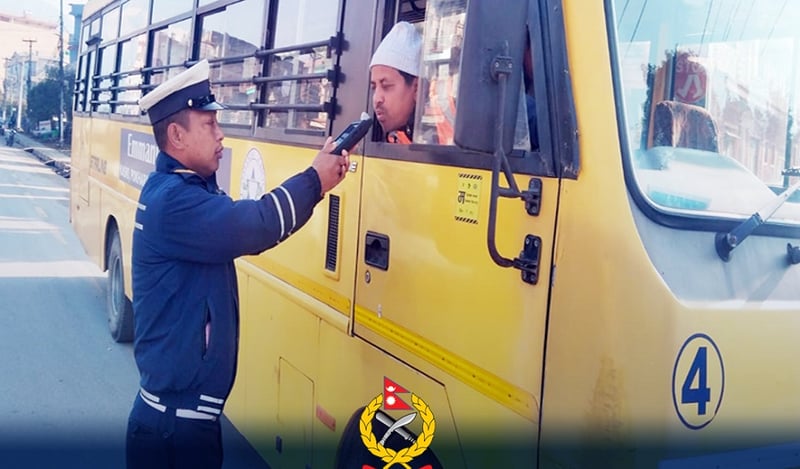 मापसे गरी स्कुल बस चलाउने पाँच पक्राउ