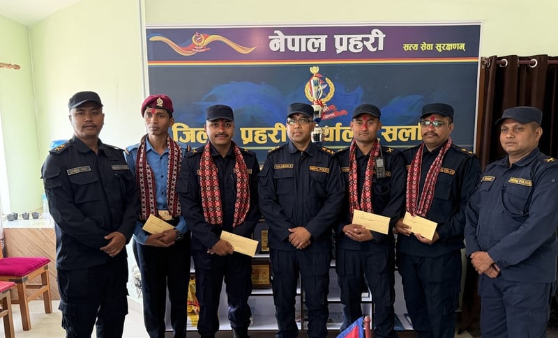 सब–इन्जिनियर हत्या प्रकरणका अभियुक्त पक्राउ गर्ने प्रहरी पुरस्कृत