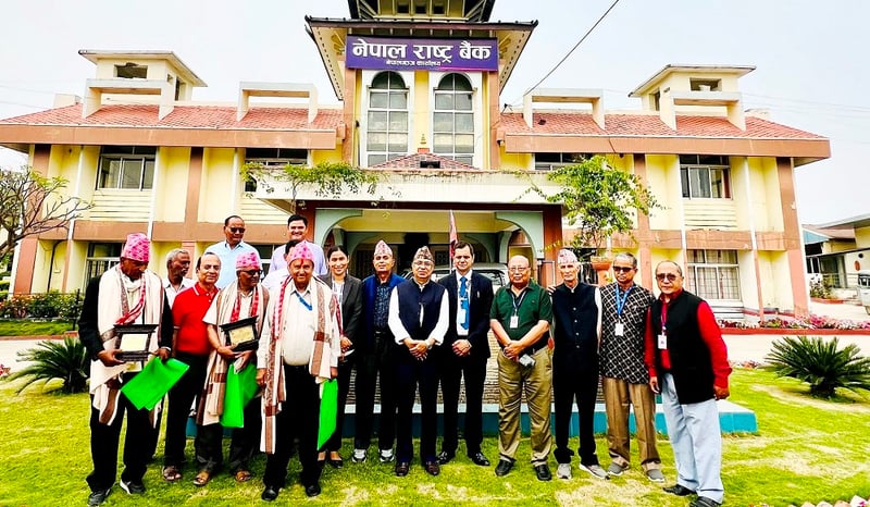 नेपाल राष्ट्र बैंक नेपालगन्जका अवकाशप्राप्त ज्येष्ठ कर्मचारीलाई सम्मान
