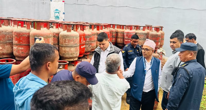 ग्यास लुकाउने भण्डारी ट्रेडर्सलाई ५० हजार जरिवाना