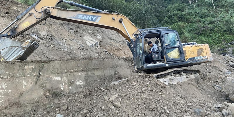 धुलिखेल-खावा खण्डमा आवागमन रोकेर स्तरोन्नति गरिँदै