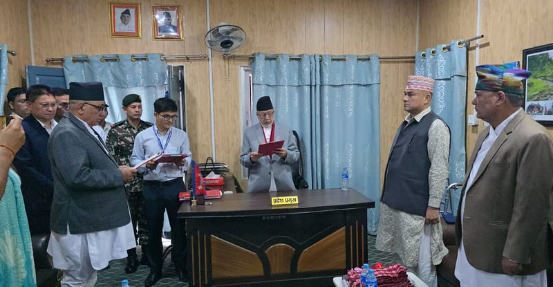मन्त्री भट्टद्वारा पद तथा गोपनीयताको शपथ ग्रहण