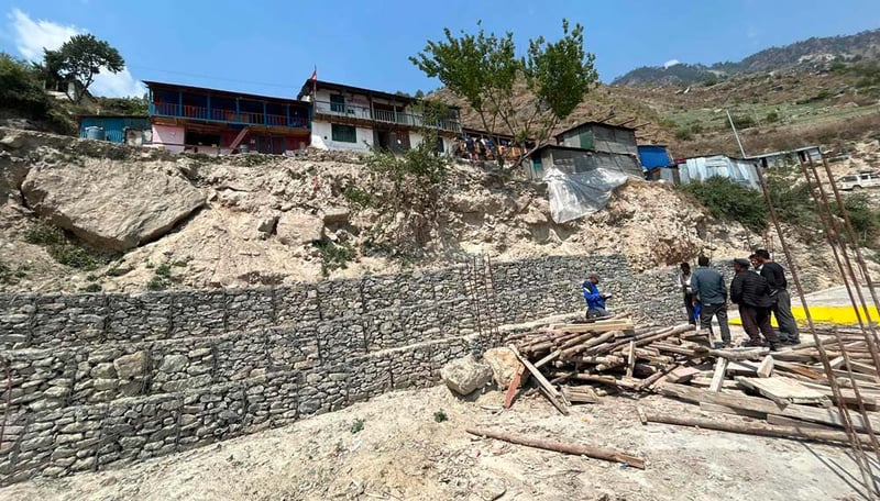 एउटा ग्याबिनबाट तीन संरचना सुरक्षित