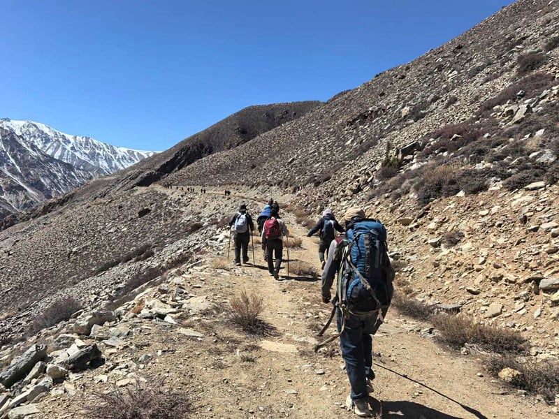 कामको खोजीमा सीमा पार