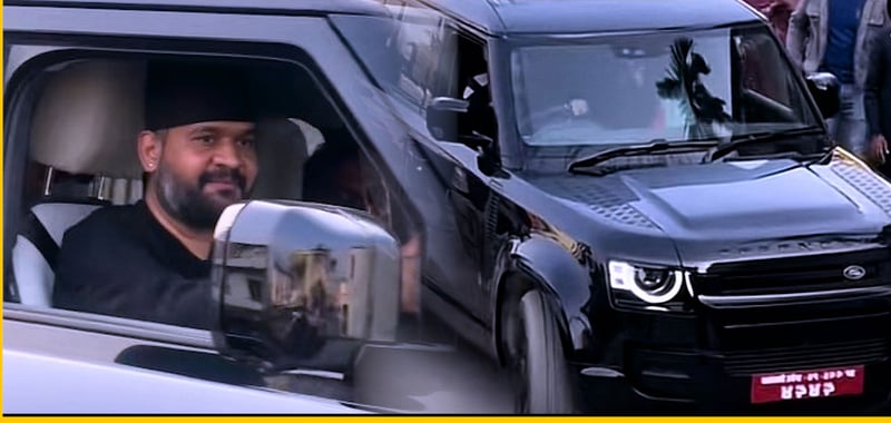 सुशासन र पारदर्शिताको कुरा गर्ने, व्यवसायीको गाडीमा हुइँकिने?