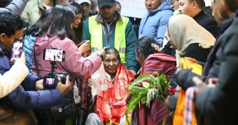 जेनजी विद्राेह: पूर्वप्रधानमन्त्री खनाल पत्नी उपचारपछि स्वदेश फिर्ता