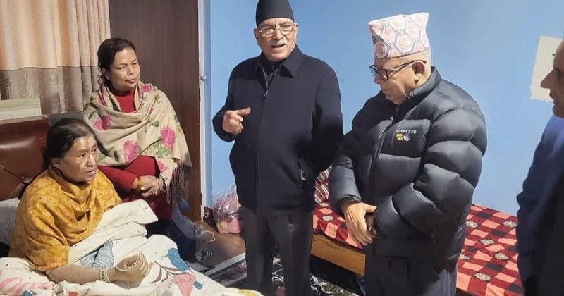 झलनाथ पत्नी चित्रकारको स्वास्थ्य अवस्था बुझ्न डल्लु पुगे प्रचण्ड र माधव नेपाल