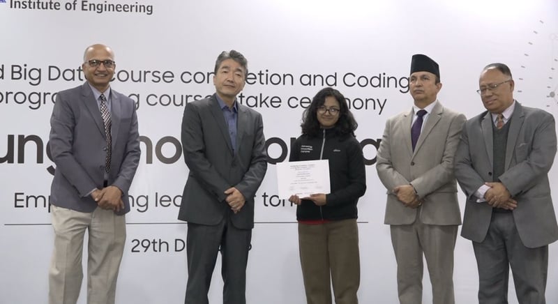 सामसङ इनोभेसन क्याम्पसद्वार विद्यार्थीलाई प्रमाणपत्र वितरण