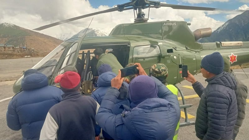 उच्च रक्तस्राव भएकी सुत्केरीको हेलिकोप्टरबाट उद्धार