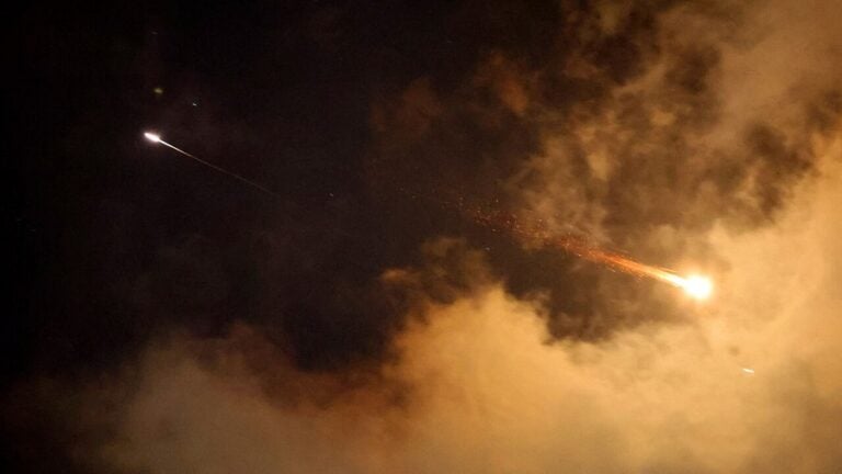 कतारस्थित अमेरिकी सैन्य अखडामा इरानी क्षेप्यास्त्र