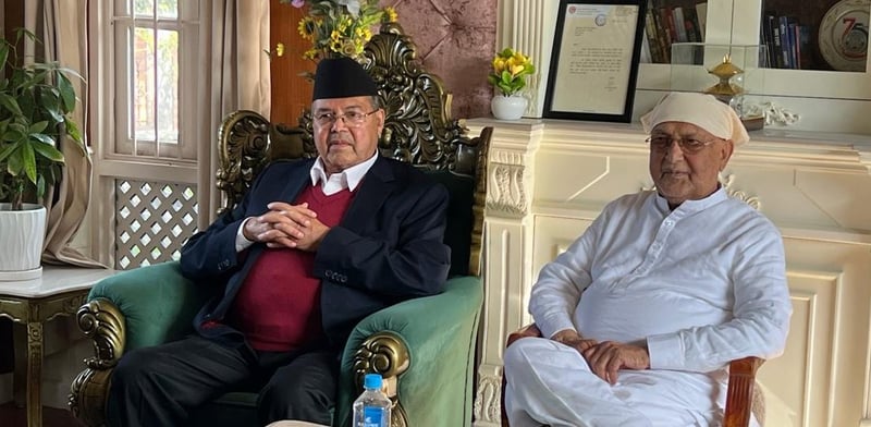 एमाले अध्यक्ष ओलीलाई समवेदना दिन गुण्डु पुगे झलनाथ खनाल