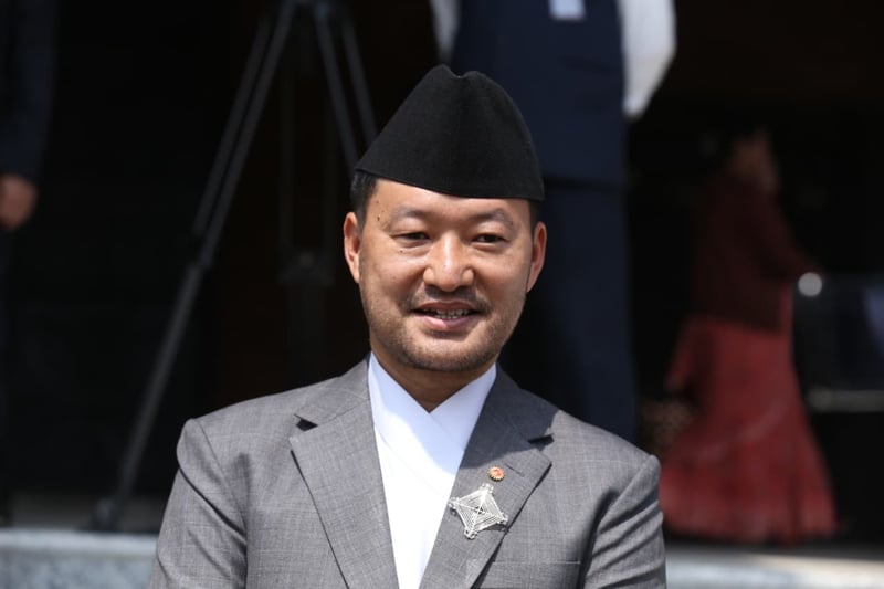 प्रतिनिधिसभा सदस्य थेबेले पहिलो तलब आगेपा आधारभूत विद्यालयलाई दिने