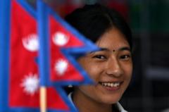 पार्टी कार्यकर्ताले 'रातो र चन्द्रसूर्य' अङ्कित राष्ट्रिय झण्डा प्रयोग गर्नु उचित कि अनुचित