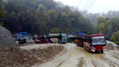 वर्षा र हिमपातले धेरैतिर सडकमा समस्या: 'आइतवारसम्मै बुझेर यात्रा गरौँ'