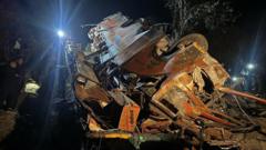 धादिङ बस दुर्घटनामा विदेशी सहित १८ जनाको मृत्यु