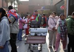 भोट हाल्न कैयौँ नेपाली स्वदेश फर्कँदै, चुनावकै मुखमा हजारौँ बिदेसिँदै