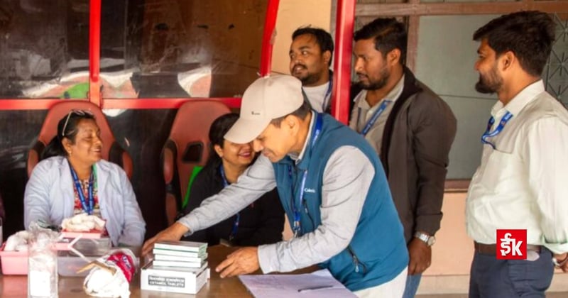 सुकुम्बासी व्यवस्थापनमा सरकार सक्रिय, स्वास्थ्य जाँच गर्दै होल्डिङ सेन्टरमा सारियाे