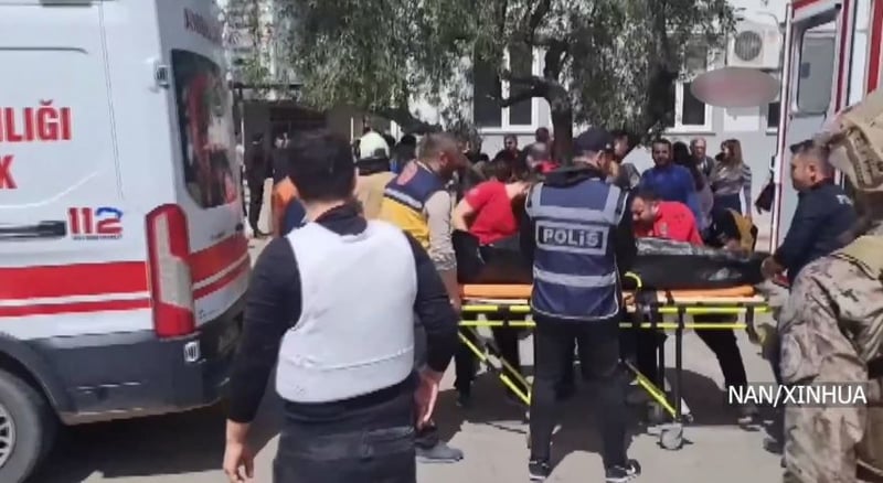 टर्कीको एक विद्यालयमा भएको गोलीकाण्डमा ९ जनाको निधन, १३ घाइते