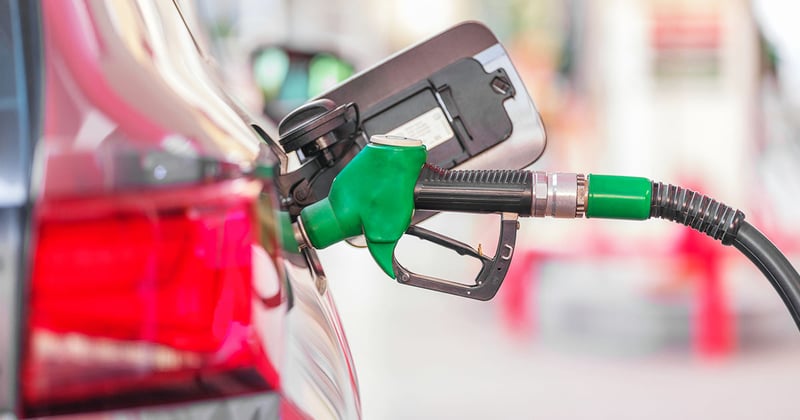 पेट्रोल प्रतिलिटर १५ र डिजेल १० रुपैयाँले बढ्यो