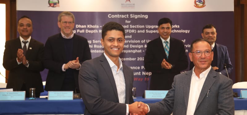 एमसिसी धमाधम कार्यान्वयनमा : सडक मर्मत गर्न साढे तीन अर्बको सम्झौता