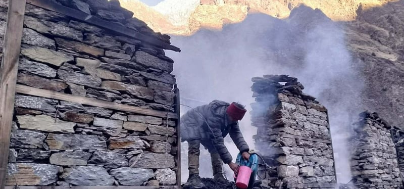 छेकम्पारमा आगलागी हुँदा एकजना घाइते