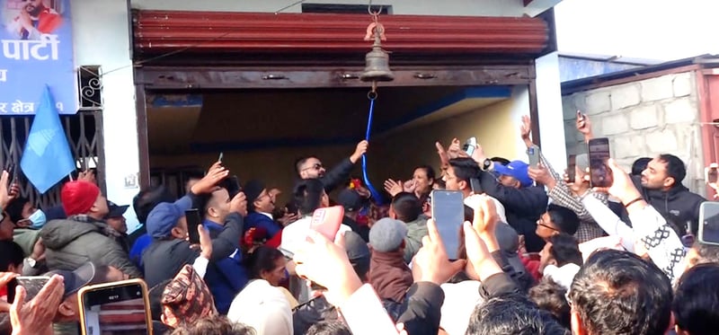 बालेन्द्रप्रति उदयपुरका स्थानीय : कस्तो फिल्मीशैलीको मान्छे, फुत्त आयो, घण्टी बजायो, हात हल्लायो हिँड्यो