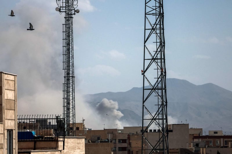 इरानको जवाफी कारबाही: यूएईमा एक जनाको मृत्यु, कतारमा पनि विष्फोट