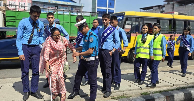 किताबमा पढेको ट्राफिक नियम सडकमा अभ्यास