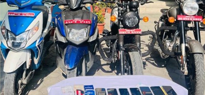 ग्यारेजबाट मोटरसाइकल चोरी गर्ने गिरोह पक्राउ