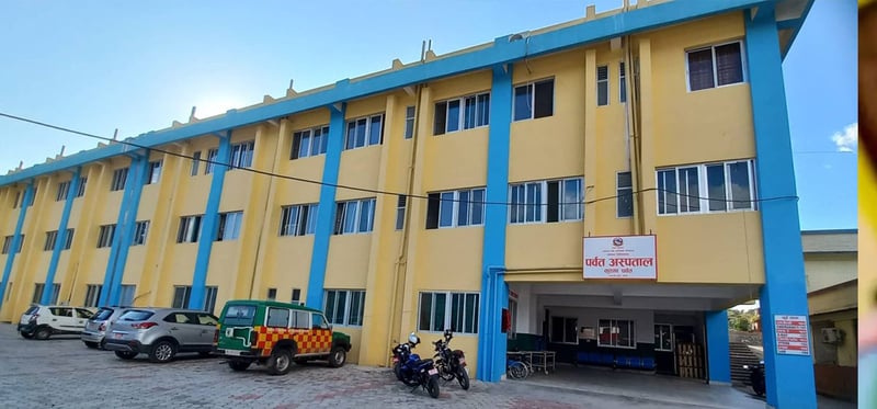 स्वास्थ्य बिमाको रकम भुक्तानी नपाउँदा प्रदेश अस्पताल पर्वत चरम सङ्कटमा