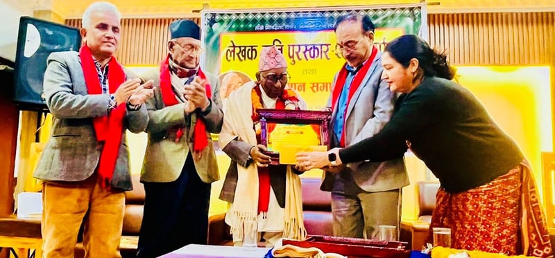 पाेखरामा लेखक कृति पुरस्कार तथा स्रष्टा सम्मान अर्पण